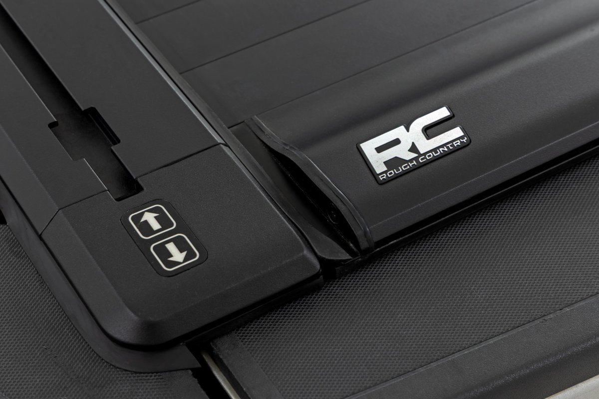 Chevrolet Colorado Powered Retractable Bed Cover - Rough Country - Matte Black - '15-'26